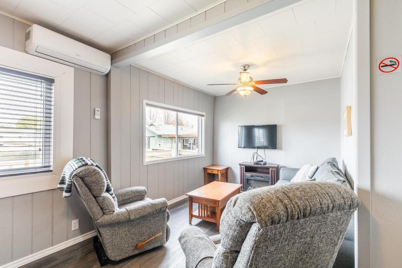 Bayside Cottage Rentals Port Rowan Exterior photo